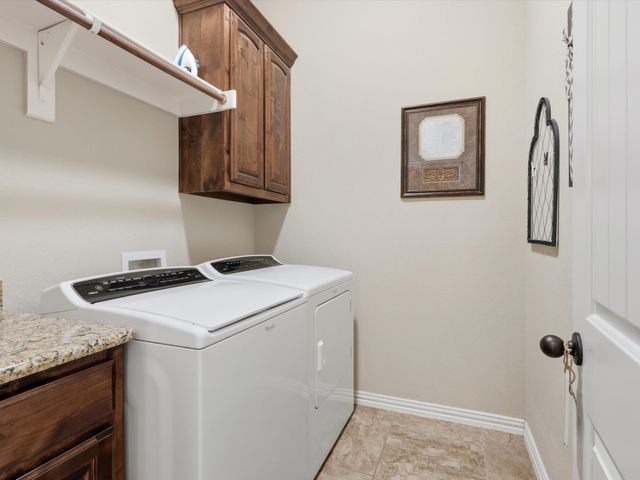 100 Valle Court, Azle, TX 76020