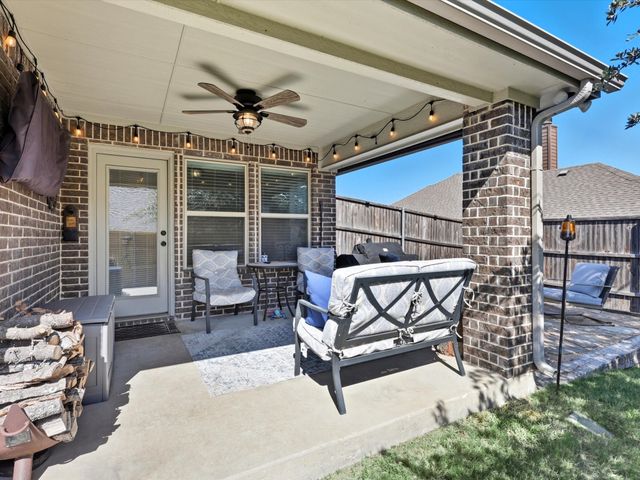 100 Valle Court, Azle, TX 76020