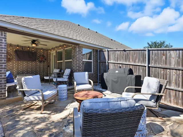 100 Valle Court, Azle, TX 76020