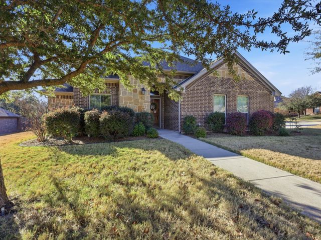 100 Valle Court, Azle, TX 76020