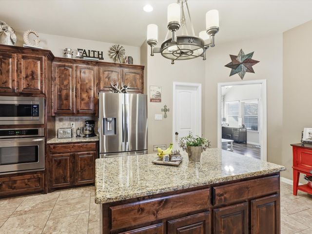 100 Valle Court, Azle, TX 76020