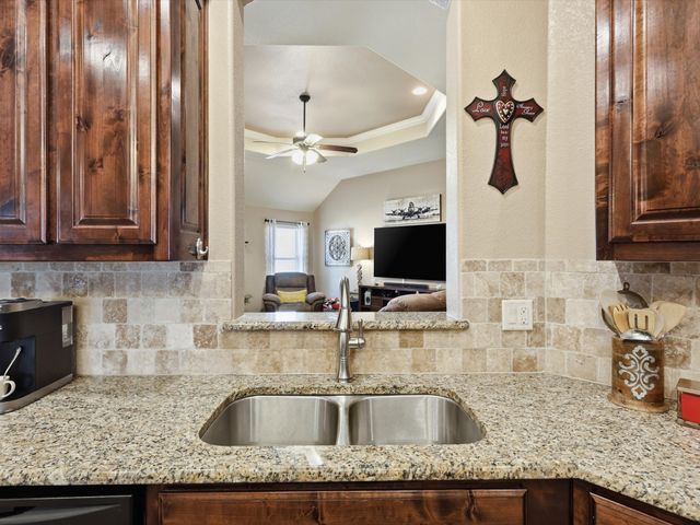 100 Valle Court, Azle, TX 76020