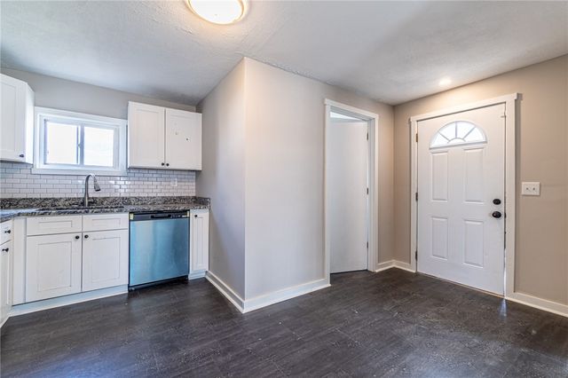 406 Ligonier St, Latrobe, PA 15650