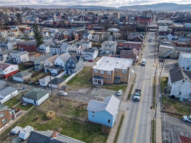 406 Ligonier St, Latrobe, PA 15650