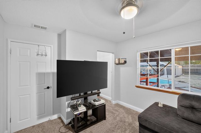 1886 Kirk Way, Sacramento, CA 95822