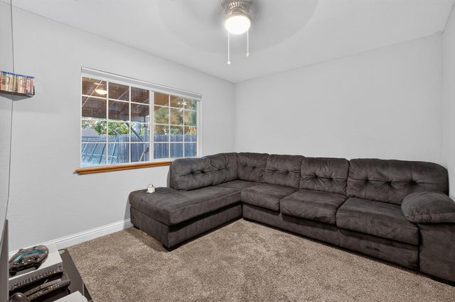 1886 Kirk Way, Sacramento, CA 95822