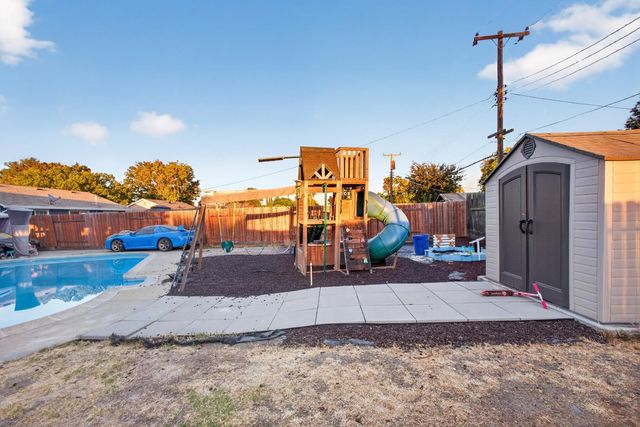 1886 Kirk Way, Sacramento, CA 95822