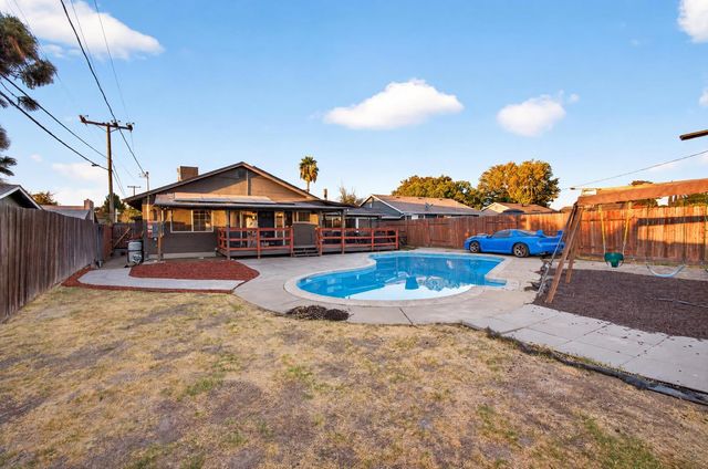 1886 Kirk Way, Sacramento, CA 95822