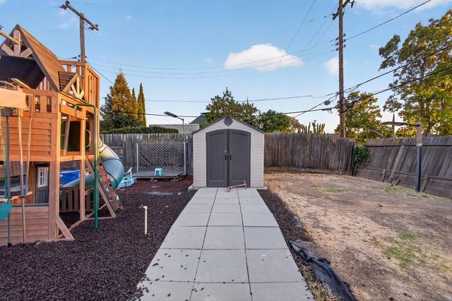 1886 Kirk Way, Sacramento, CA 95822