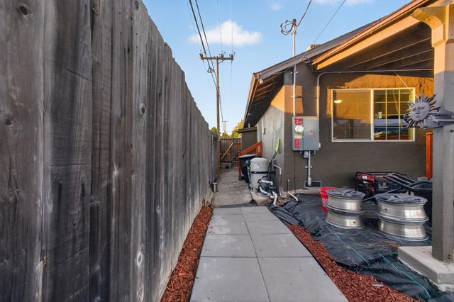 1886 Kirk Way, Sacramento, CA 95822