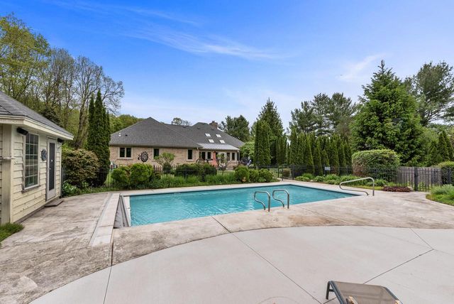 4405 Honeywood LANE, Jackson, WI 53037
