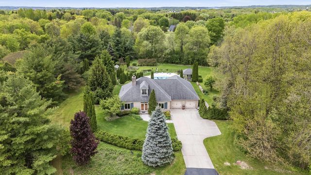 4405 Honeywood LANE, Jackson, WI 53037