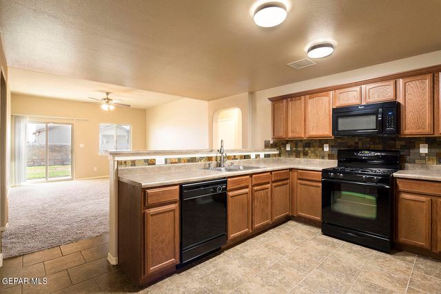 228 FLOR AZUCENA Drive, Socorro, TX 79927
