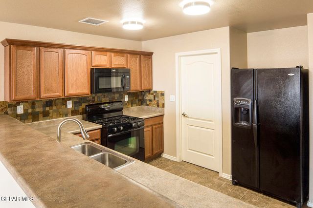228 FLOR AZUCENA Drive, Socorro, TX 79927