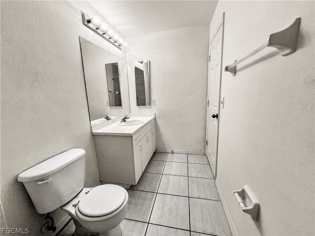 1215 SE 8th AVE, Cape Coral, FL 33990