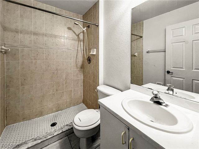 1215 SE 8th AVE, Cape Coral, FL 33990