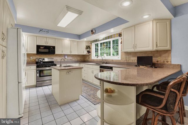 1204 REDWOOD HILLS CIRCLE, Carlisle, PA 17015