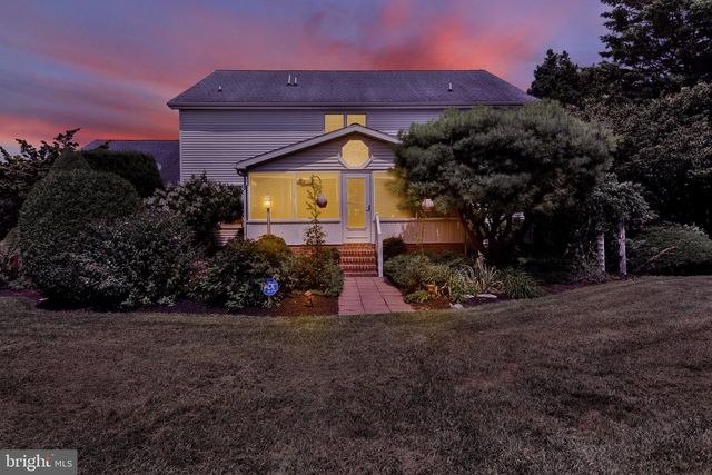 1204 REDWOOD HILLS CIRCLE, Carlisle, PA 17015