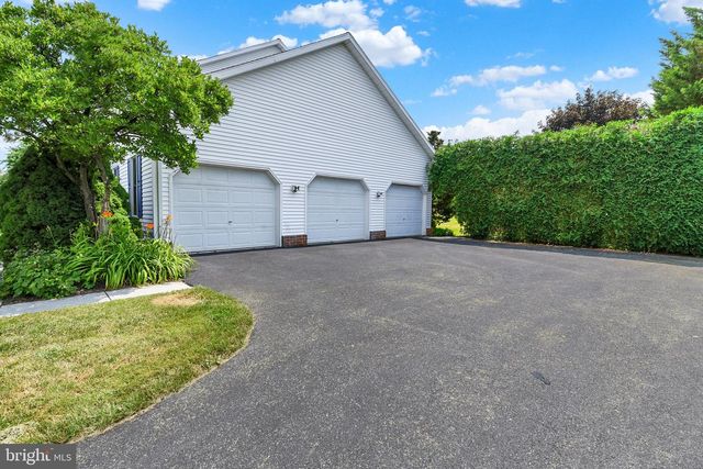 1204 REDWOOD HILLS CIRCLE, Carlisle, PA 17015