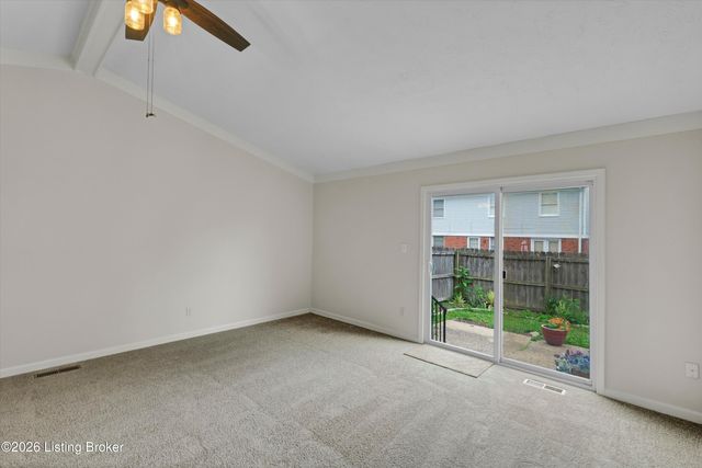 8802 Doe Run Ct, Louisville, KY 40242
