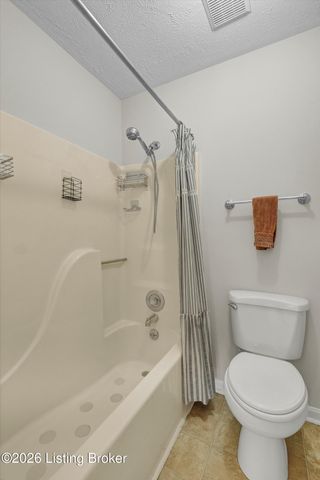 8802 Doe Run Ct, Louisville, KY 40242