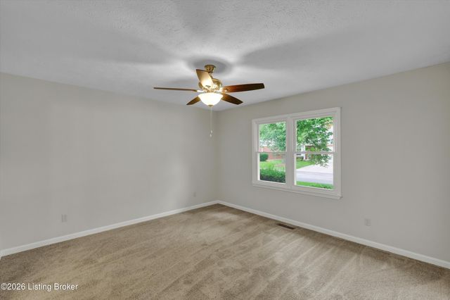 8802 Doe Run Ct, Louisville, KY 40242