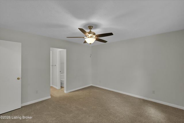 8802 Doe Run Ct, Louisville, KY 40242