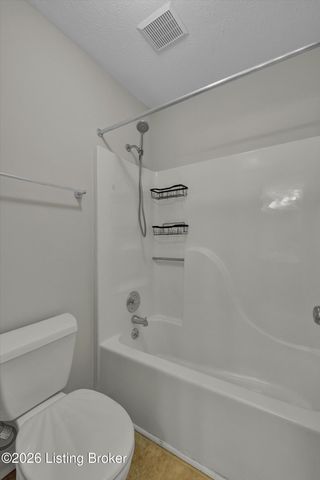 8802 Doe Run Ct, Louisville, KY 40242