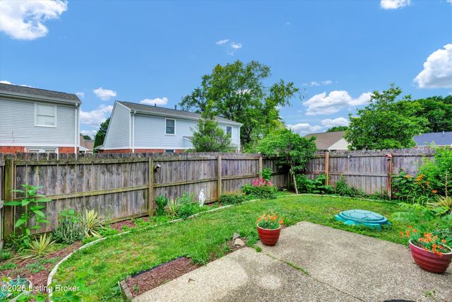 8802 Doe Run Ct, Louisville, KY 40242