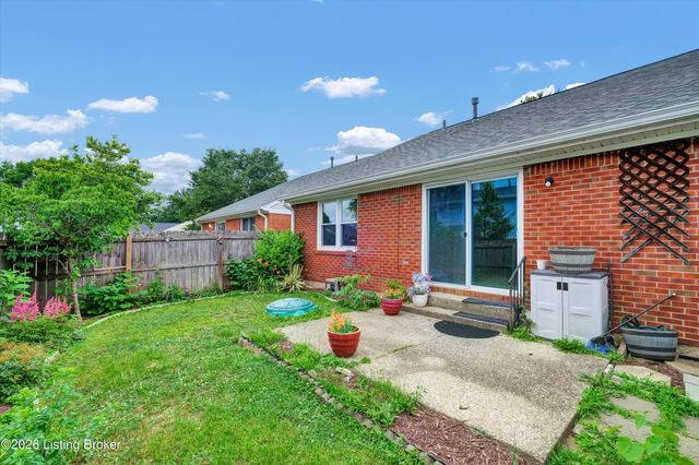 8802 Doe Run Ct, Louisville, KY 40242