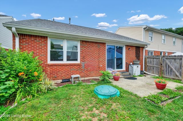 8802 Doe Run Ct, Louisville, KY 40242