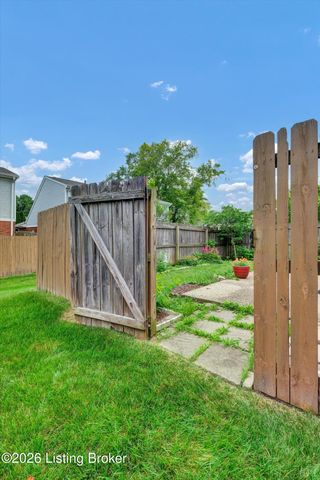8802 Doe Run Ct, Louisville, KY 40242