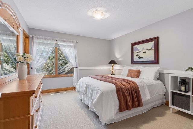 3716 Falcon Way, Eagan, MN 55123