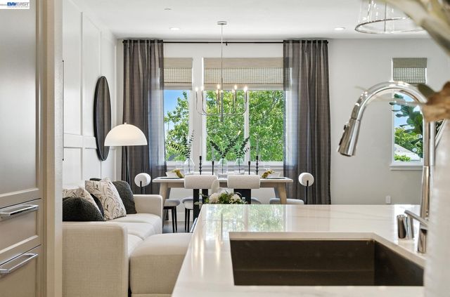 1668 Clement Ave, Alameda, CA 94501