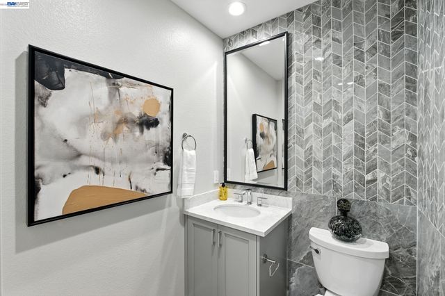 1668 Clement Ave, Alameda, CA 94501