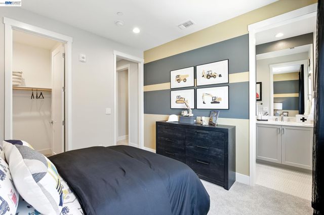 1668 Clement Ave, Alameda, CA 94501