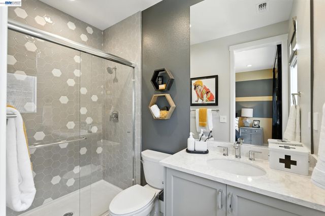 1668 Clement Ave, Alameda, CA 94501