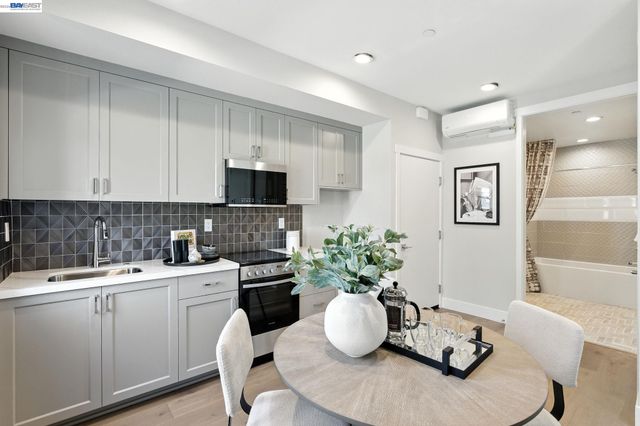 1668 Clement Ave, Alameda, CA 94501