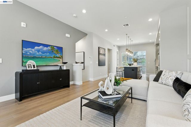 1668 Clement Ave, Alameda, CA 94501