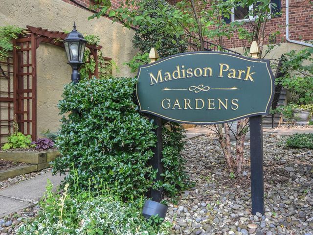 31U Madison Park Gardens 31U, Port Washington, NY 11050