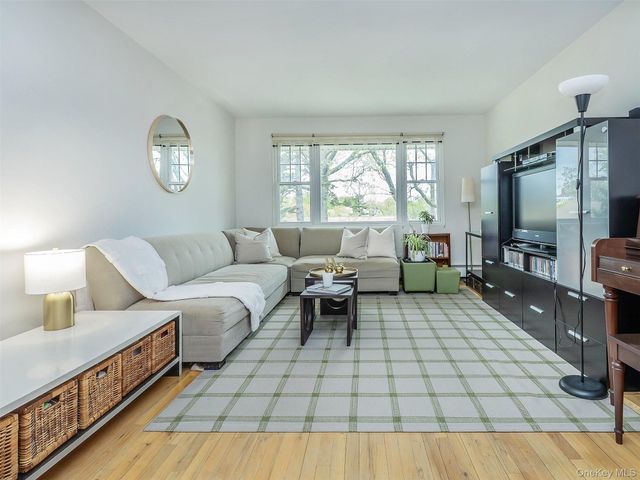 31U Madison Park Gardens 31U, Port Washington, NY 11050