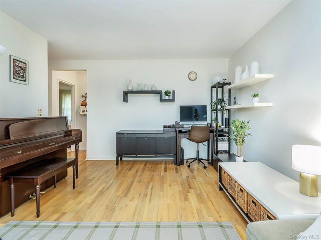 31U Madison Park Gardens 31U, Port Washington, NY 11050