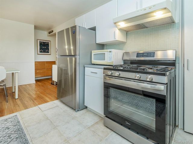 31U Madison Park Gardens 31U, Port Washington, NY 11050
