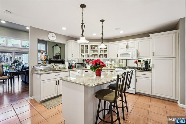 12 Hadley Lane, Wayne, NJ 07470