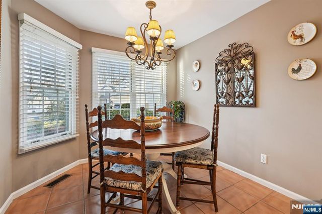 12 Hadley Lane, Wayne, NJ 07470