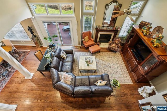 12 Hadley Lane, Wayne, NJ 07470