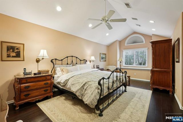 12 Hadley Lane, Wayne, NJ 07470