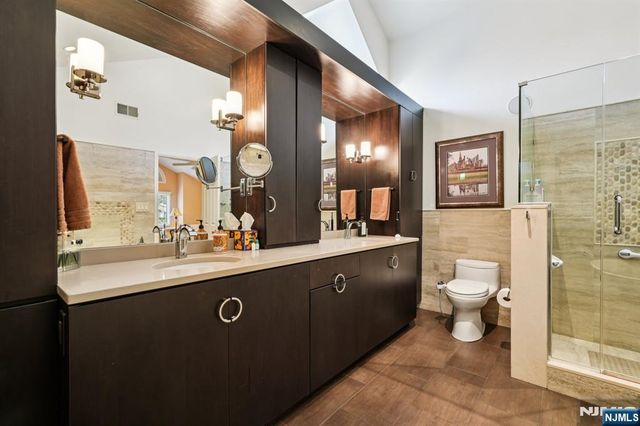 12 Hadley Lane, Wayne, NJ 07470