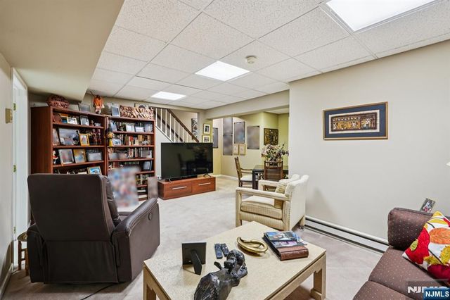 12 Hadley Lane, Wayne, NJ 07470