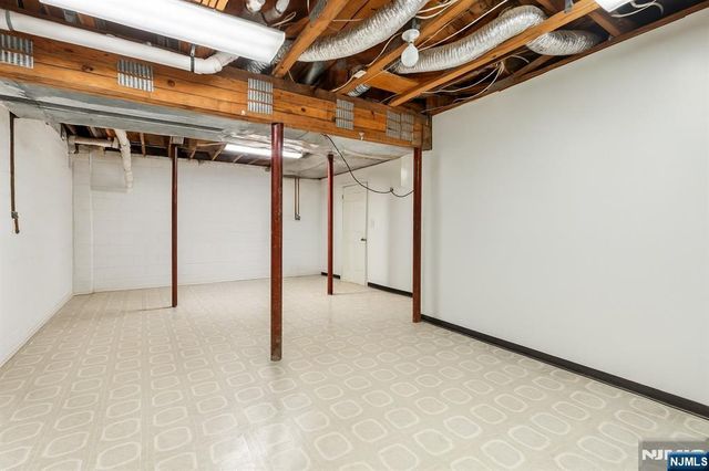 12 Hadley Lane, Wayne, NJ 07470